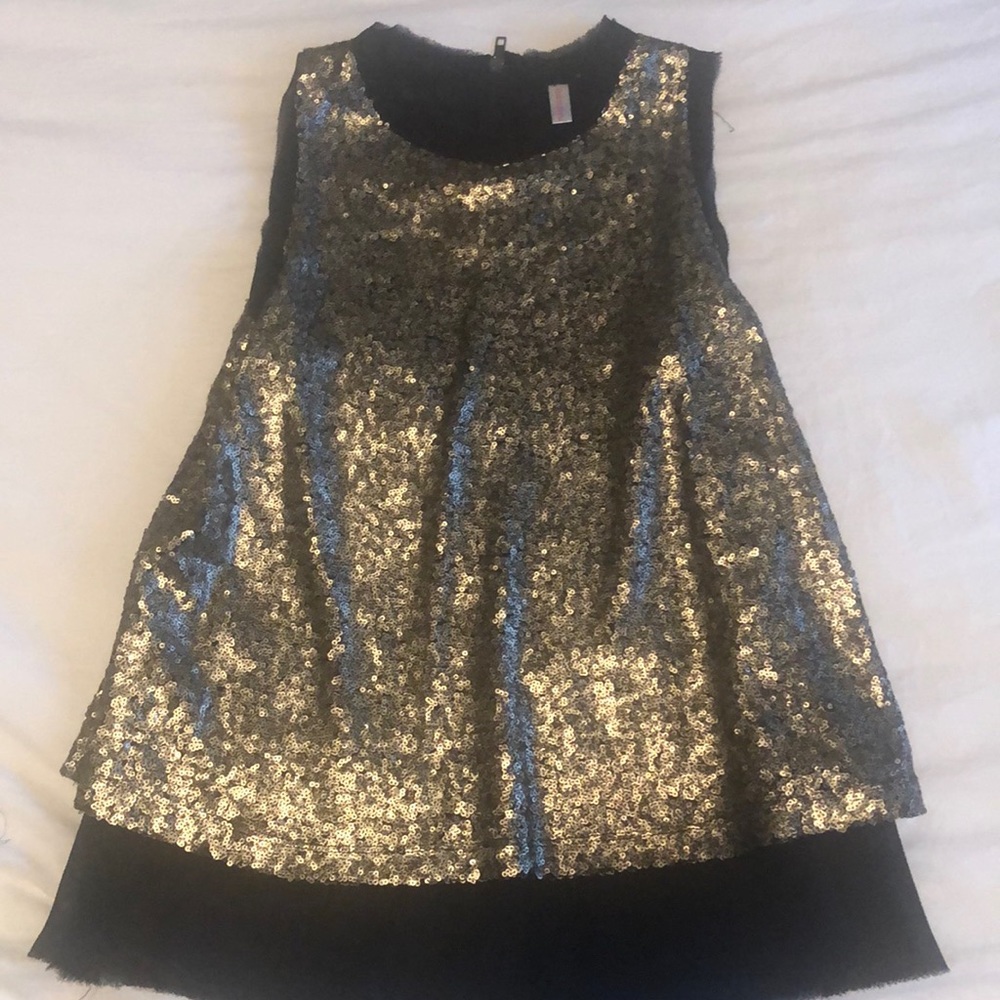 Beautiful sequin tank w/sear black layer